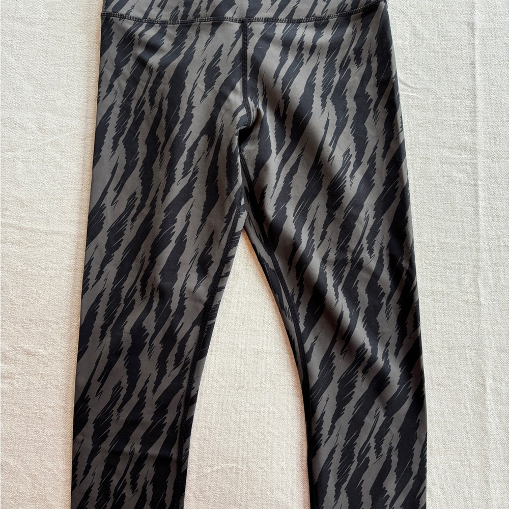 ZYIA Leggings with Gray and Black Pattern